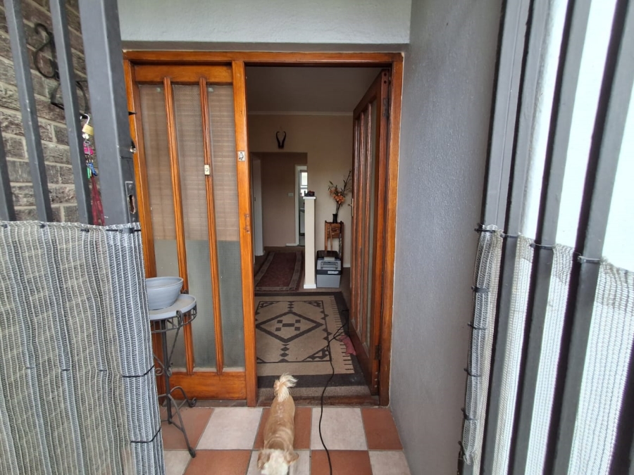 To Let 3 Bedroom Property for Rent in Churchill Estate Western Cape